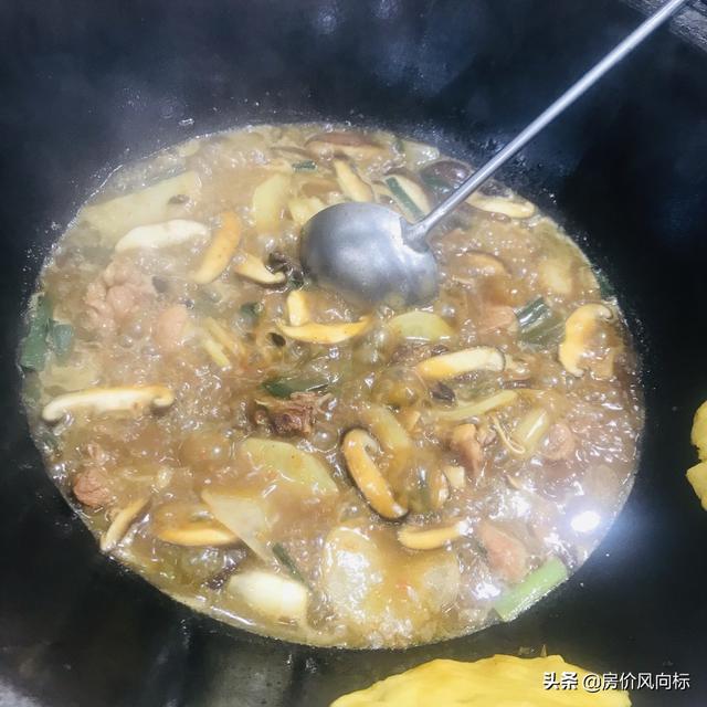 地锅牛肉、地锅牛蛙、地锅老鹅、地锅鱼，鲜嫩好吃