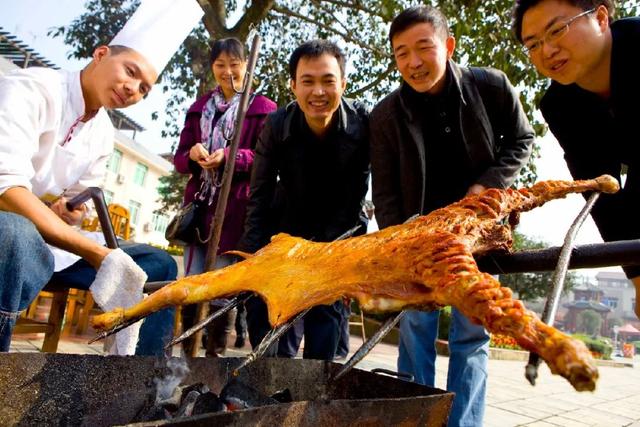 黄甲麻羊节大幕拉开！喝碗羊肉汤 增加活力添动力