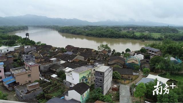 依靠文旅项目和产业帮扶，这座村庄正在脱贫，年轻人也回来了！