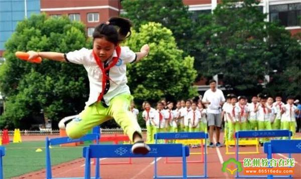 软式器材，趣味田径——星光小学肖汉老师参加体育市级展示课