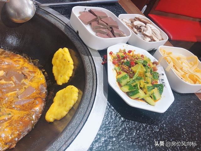 地锅牛肉、地锅牛蛙、地锅老鹅、地锅鱼，鲜嫩好吃