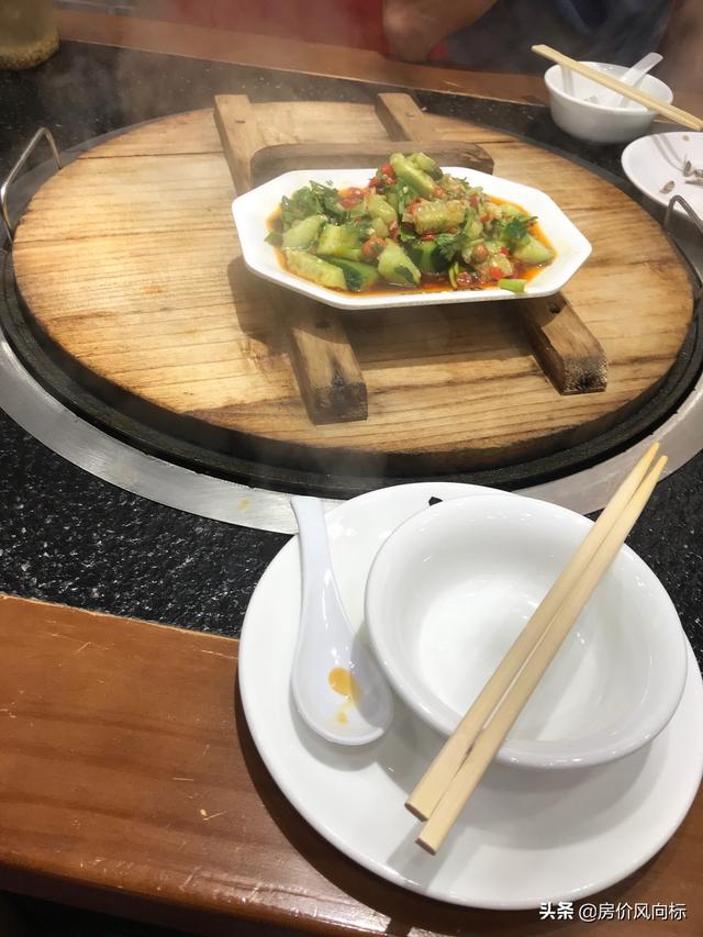 地锅牛肉、地锅牛蛙、地锅老鹅、地锅鱼，鲜嫩好吃