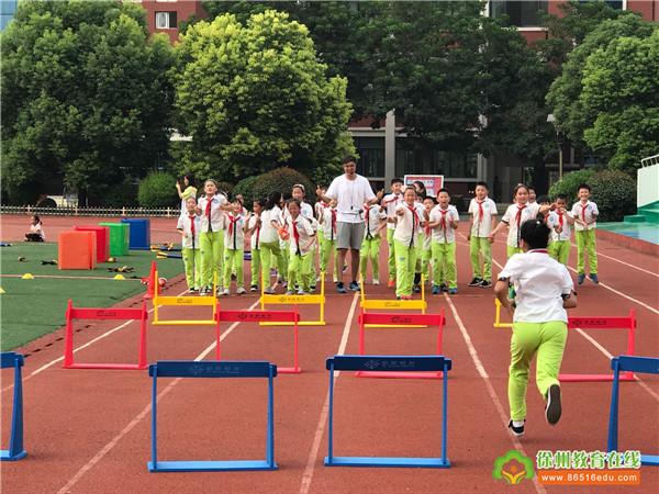 软式器材，趣味田径——星光小学肖汉老师参加体育市级展示课