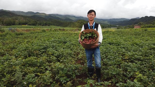 90后第一书记｜“阿依阿木科”肖晗的4年彝族贫困村驻村记