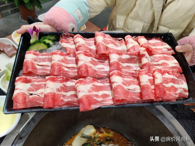 地锅牛肉、地锅牛蛙、地锅老鹅、地锅鱼，鲜嫩好吃