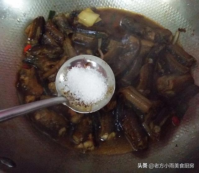 鳝鱼的正确做法，多加二步，鱼肉滑嫩，味道鲜美，一顿6条不够吃