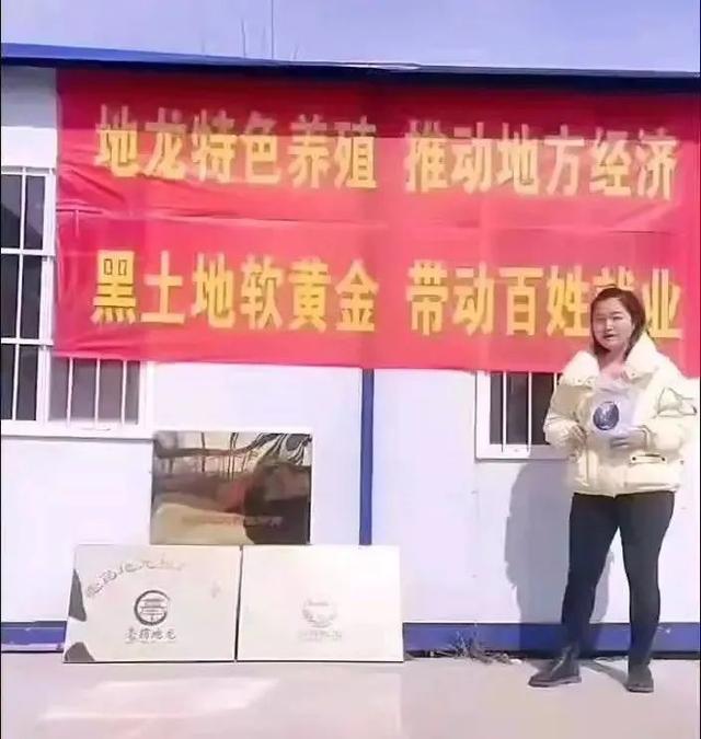 乡村创业养殖蚯蚓，供不应求？到底能赚钱吗？河南小伙这样说