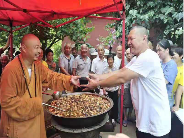 许昌一1500年的古寺，曾香火鼎盛，信徒众多，寺内却供奉不少兔子