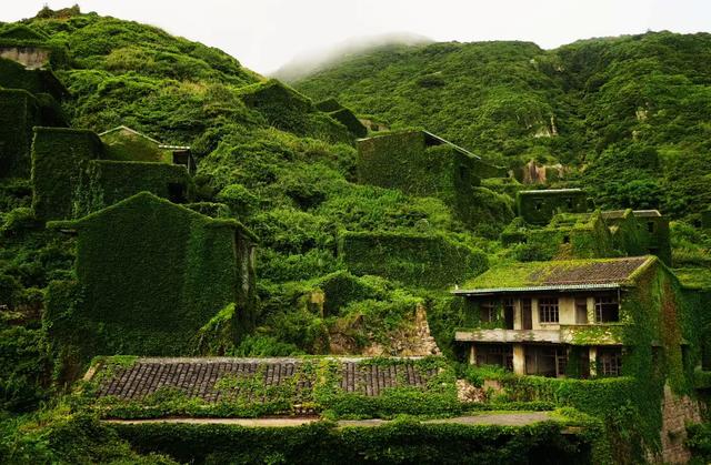 浙江舟山，海的那边有座嵊山岛，面朝大海的梦想村落却空无一人