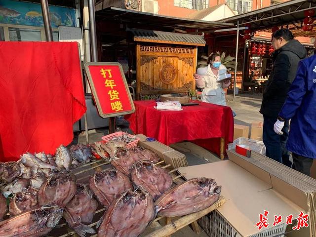 武汉江鱼餐馆转型开发新菜，长江日报记者探访传统江鲜市场，不捕不吃观念渐入民心