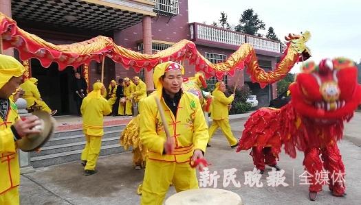 探老乡话小康｜湖南衡东大培村：路宽灯明房车新 水清酒香龙狮腾