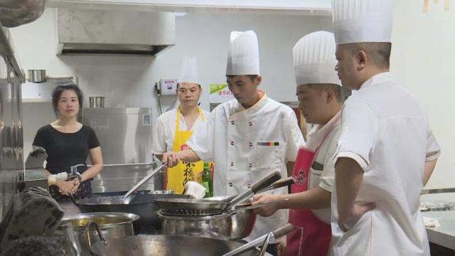 余庆一对夫妻：鸽场销售受阻 开发新菜畅通销路