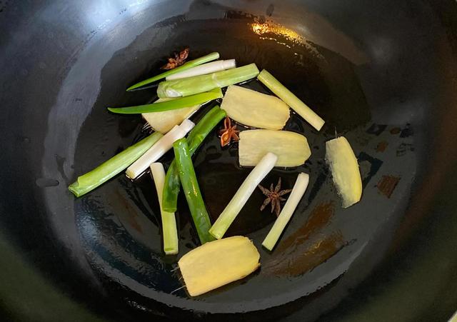 春天是吃胡子鱼的最佳季节，加入2样一起炖，鲜香味美，营养补钙