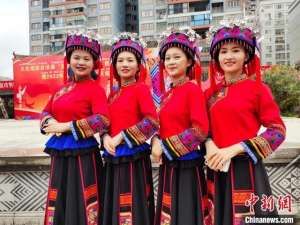 广西斗鸡养殖基地(射弩斗鸡长桌宴 广西大化瑶乡布努瑶欢度“祝著节”)