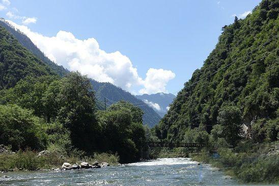 听说国内也有虹鳟基地，当地钓友说大的有十几斤，赶紧去试试