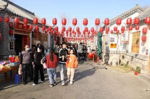 兖州锦鲤养殖(新春走基层｜在济宁这里 感受儿时过年的味道)