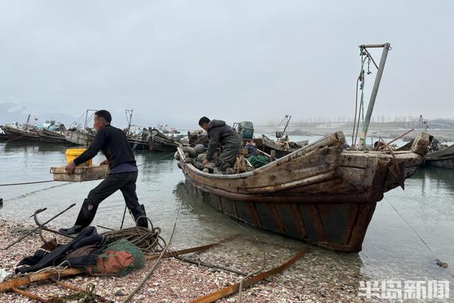 临近休渔期，渔民忙养殖海鲜