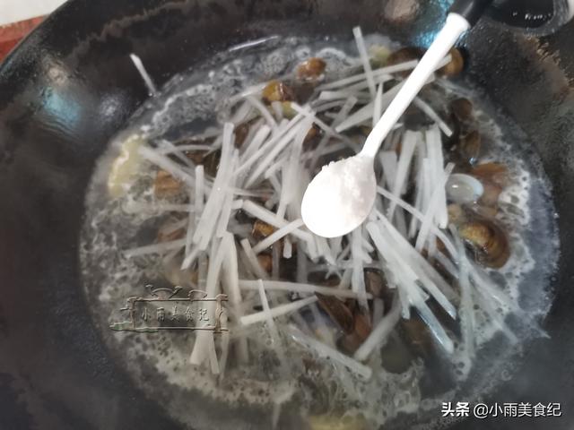 小河泥沙里的河蚬，纯野生无法人工养殖，煮汤最合适，汤汁鲜甜