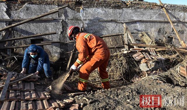 内蒙古一猪圈塌陷，消防救出上百头黑猪，部分“二师兄”体验高空吊救