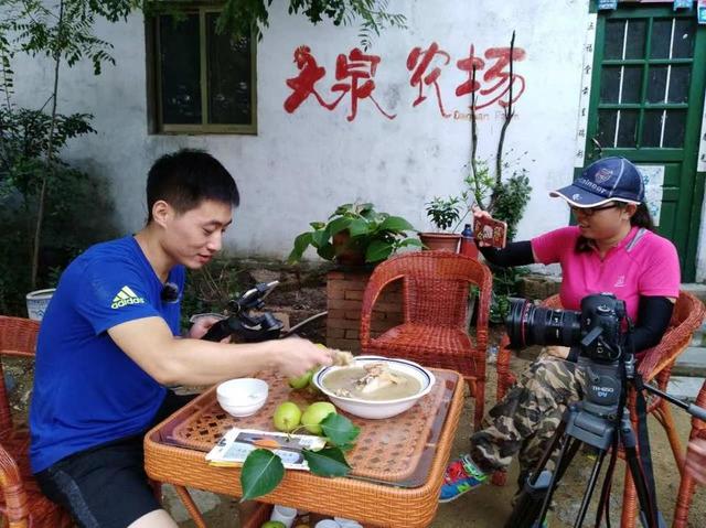 抓住大山“鸡”遇，平邑县牛德平开辟生态养殖致富路