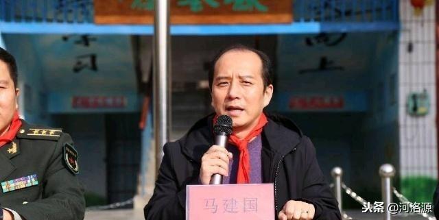 巩义市鲁庄镇赵城小学隆重举行“关爱成长爱心助学”活动