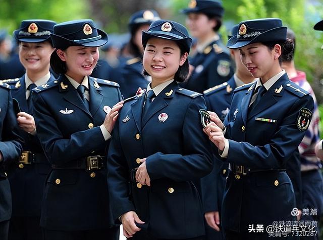 铁流诗词赞巾帼｜橄榄群中红花艳，娇颜沙场露峥嵘