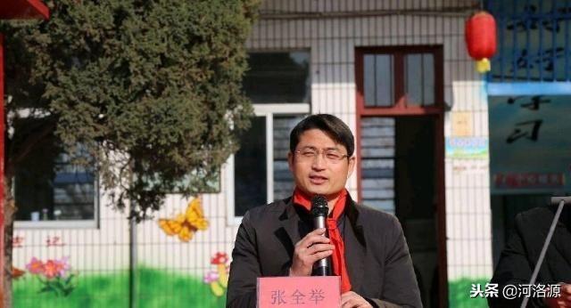 巩义市鲁庄镇赵城小学隆重举行“关爱成长爱心助学”活动