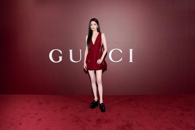 GUCCI这一夜，倪妮莫文蔚美腿比拼，白鹿深V红裙大秀好身材！