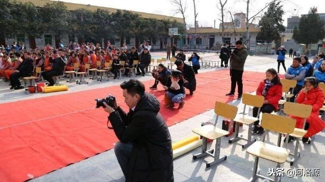 巩义市鲁庄镇赵城小学隆重举行“关爱成长爱心助学”活动