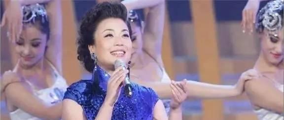 盘点身材丰满长相甜美的8位女歌唱家，你最喜欢谁？