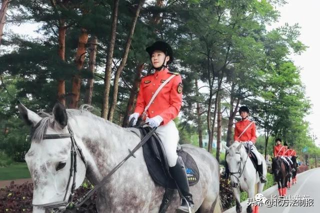 帅爆了！美女+骏马 长白山骑巡队瞬间成“网红”