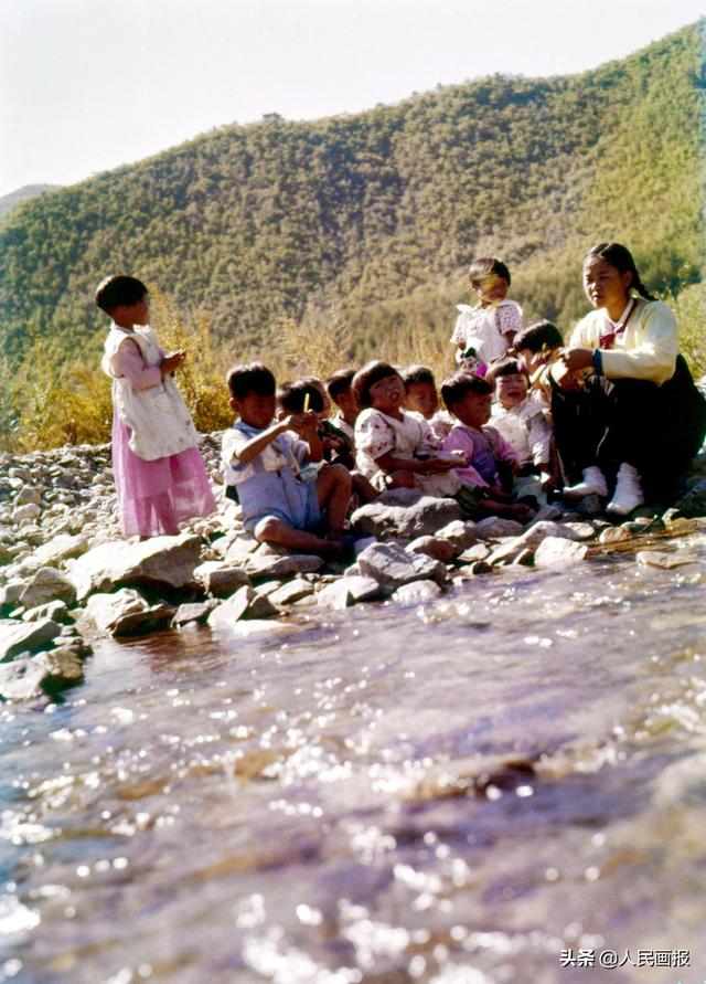 朝鲜族姑娘申淑子，1960年曾是长白山麓一个偏僻山村的幼儿教师