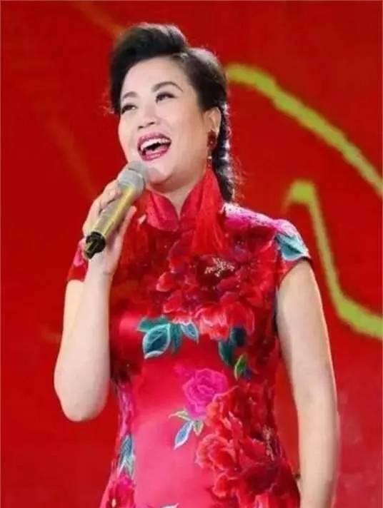 盘点身材丰满长相甜美的8位女歌唱家，你最喜欢谁？