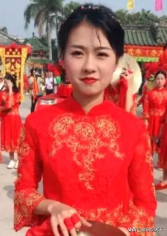 国民美女翁佳娜被质疑？抖音直播中的女孩另有其人？看网友怎么说