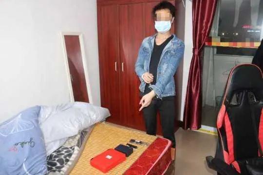 变态！冲凉房内装摄像头，男子偷拍240段女性洗澡等私密视频