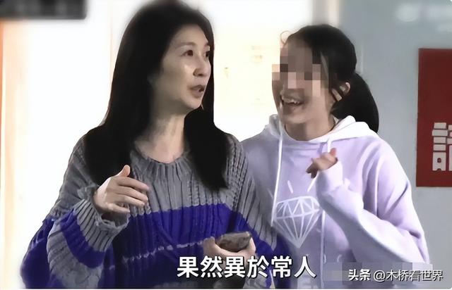 《爸爸去哪儿》11年，4位女儿变单亲，有的人人羡慕有的黯然无光