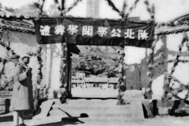 1937年黄克功残忍杀害女学生，行刑之际一人匆忙赶到：毛主席来信