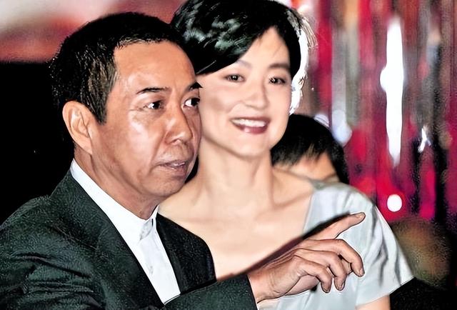 被丑男“糟蹋”的6位女明星，每个如花似玉，却鲜花插在牛粪上