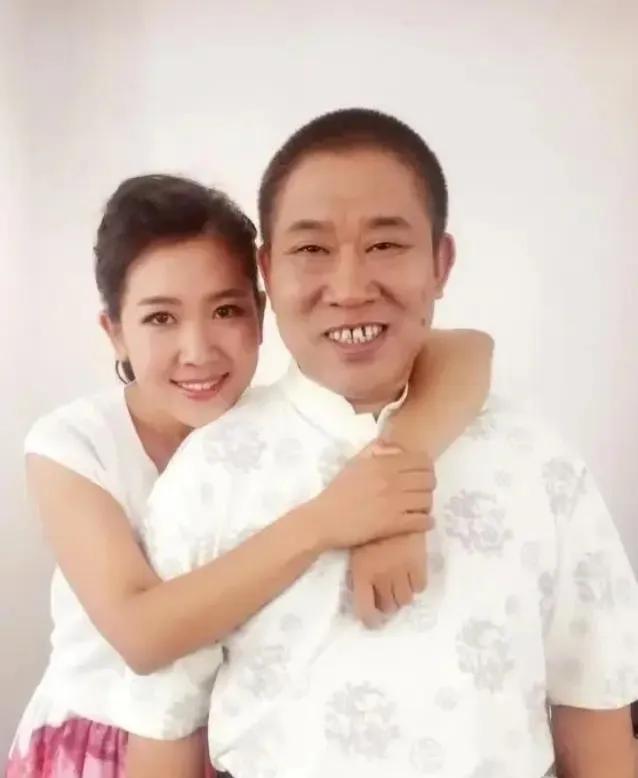 娱乐圈的9对“美女与野兽”，老婆个个貌美如花！你知道几个？