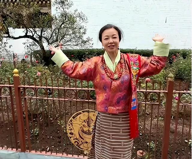 北京美女爱上小19岁不丹僧人，变卖北京房产盖寺庙，男友为爱还俗