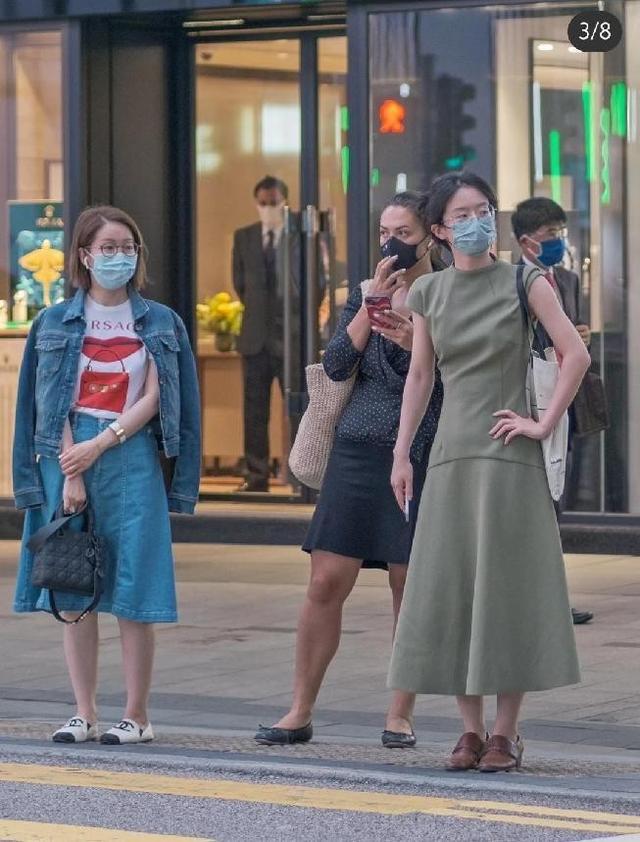 香港的街拍太有韵味，熟女风的搭配随处可见，特别显高级