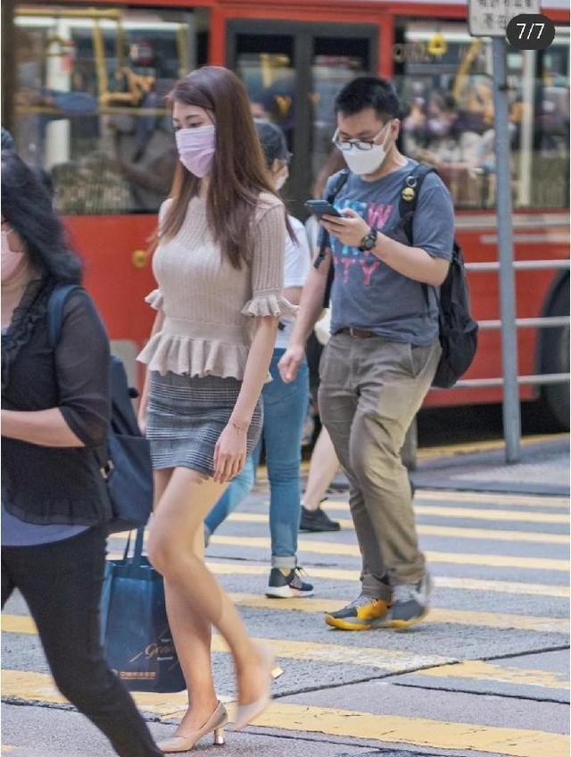 香港的街拍太有韵味，熟女风的搭配随处可见，特别显高级