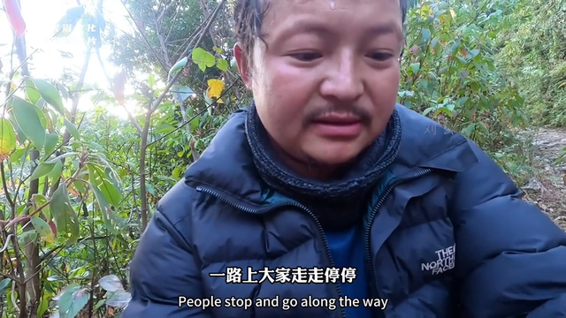 吉娜一人在山上放羊 阿迪徒步旅行