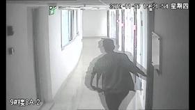 丈夫手机远程调看监控，发现妻子被陌生男子绑住了手，还用胶带封住了嘴