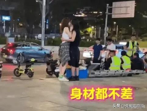 广东街头惊现两女交头接耳，网友热议：难道男人不香了？