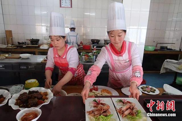 朝鲜观察：女大学生不留长发 找对象不看重钱