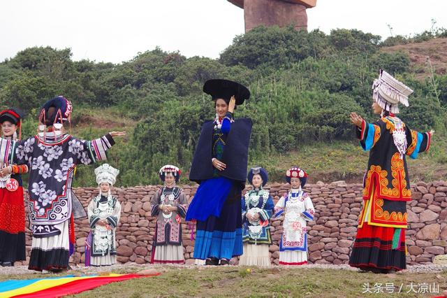 2018凉山彝族火把节传统选美冷恩阿媛、吉克罗曲夺冠，那美那帅真的“不摆了”