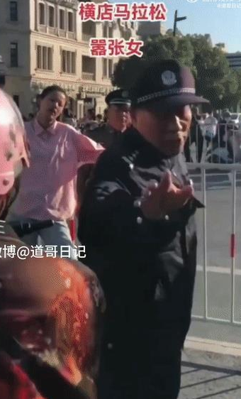 掐腰怒踢民警裆部的小仙女被刑拘，女子后悔：以为这位大叔是保安