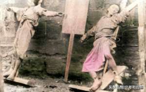 靴子图片(晚清残酷刑罚老照片：骑木驴游街的妇女，被当众千刀万剐的死刑犯)