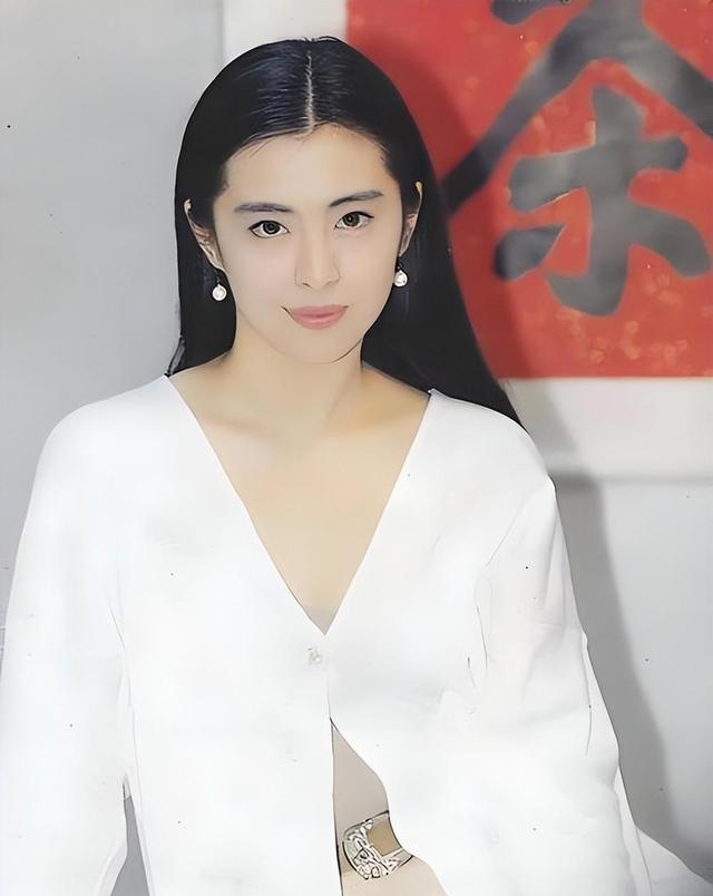 现在嫌她们丑，当年追成狗！这些发福的女明星，当年都是大美女